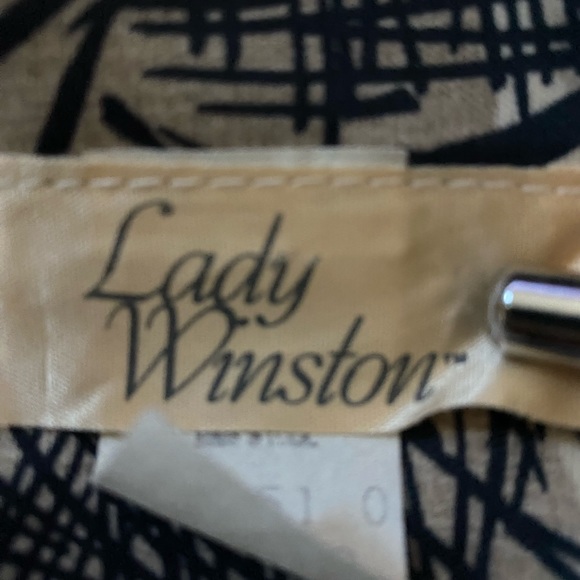 Woman's Blouse- Floral, Lightweight , Vintage - Picture 6 of 10